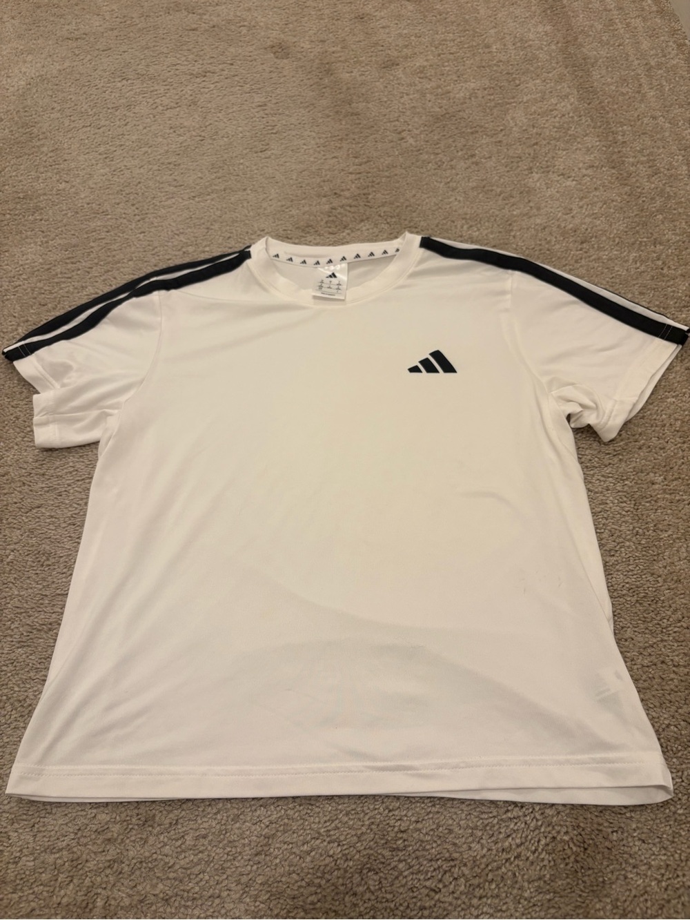 Adidas Women Track shorts and shirt - Picture 4 of 7